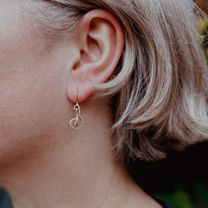 Twice Curled Mini Gold earrings