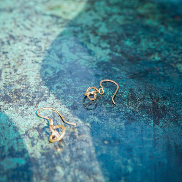 Twice Curled Mini Gold earrings