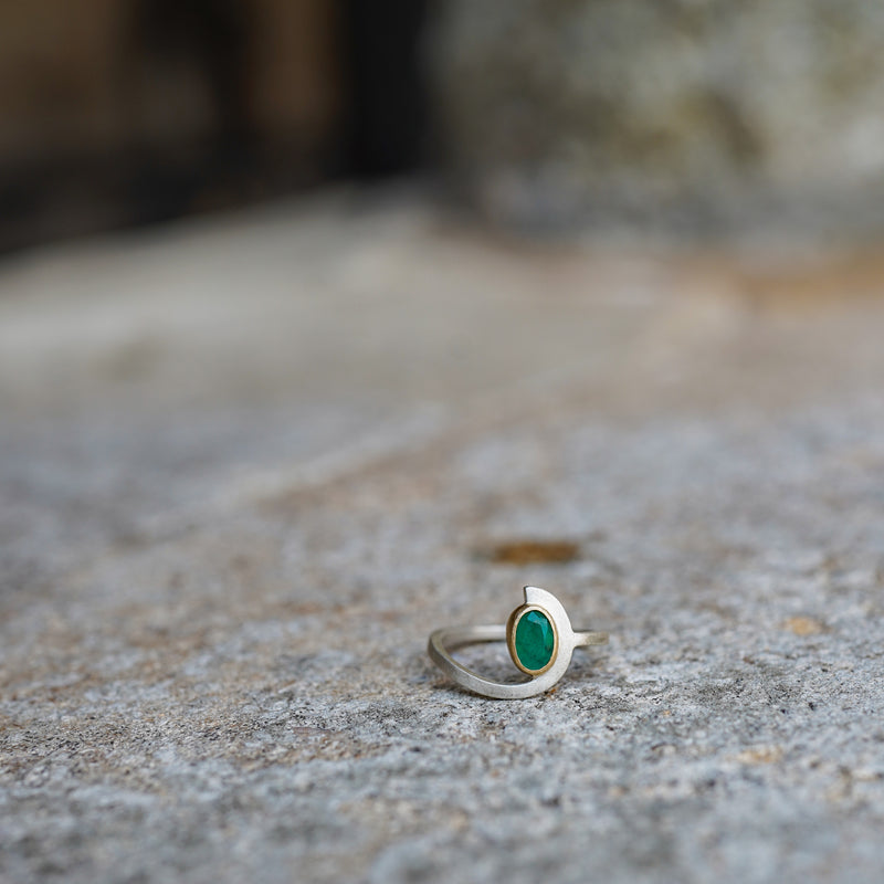 Emerald Curl ring