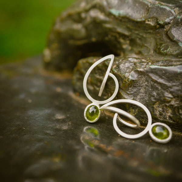 Peridot Twice Curled Earrings